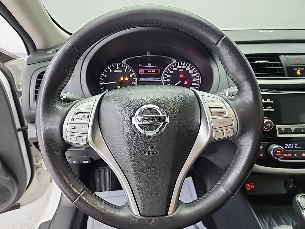 Nissan Altima - Vista 9