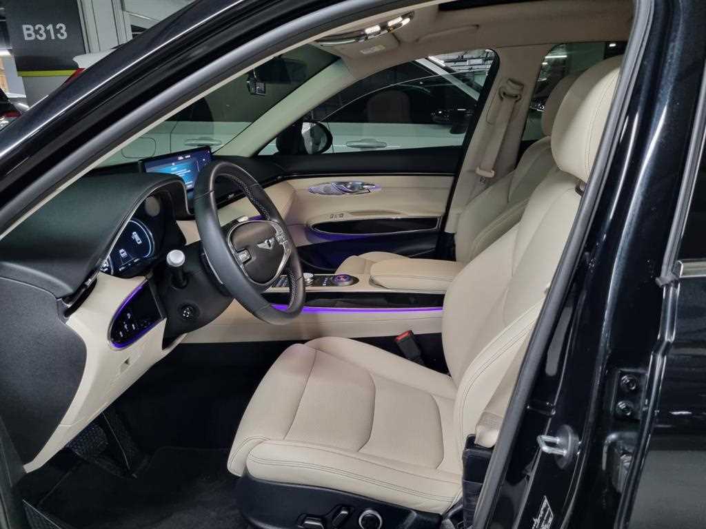 Genesis GV70 - Vista 5