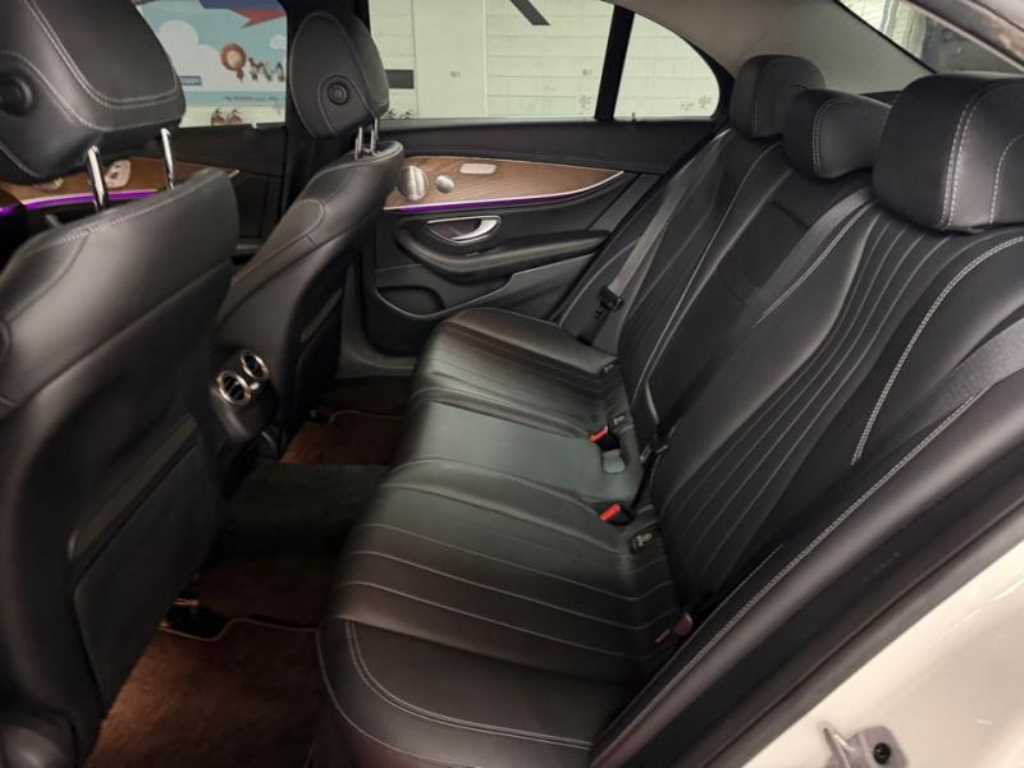 Mercedes Benz E class - Vista 7