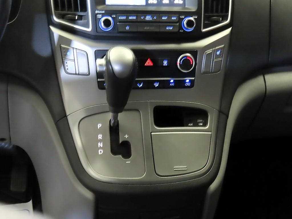 HYUNDAI Starex - Vista 12