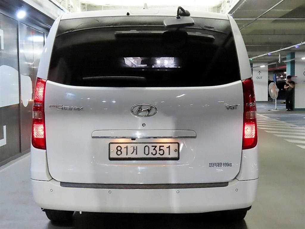 HYUNDAI Starex - Vista 5