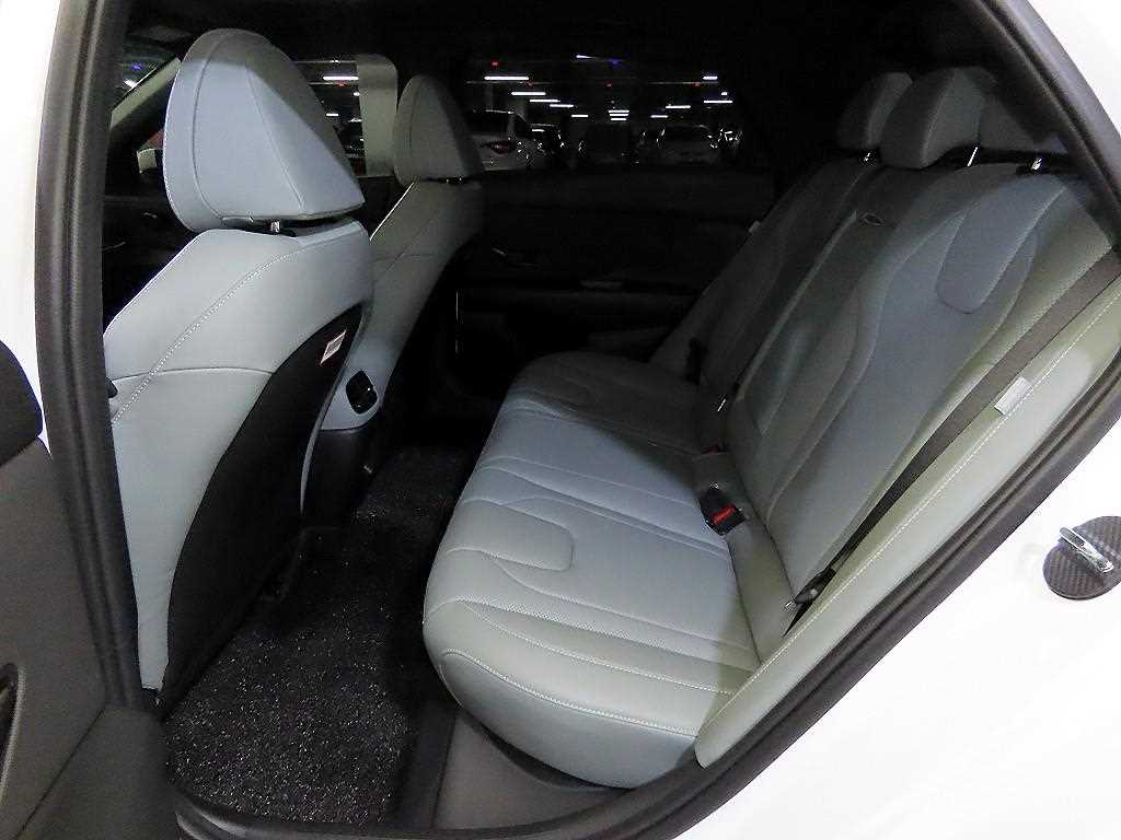 HYUNDAI Avante - Vista 7