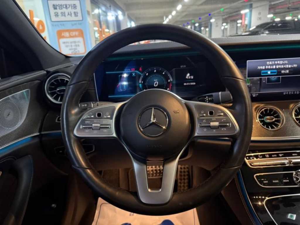 Mercedes Benz CLS Class - Vista 8