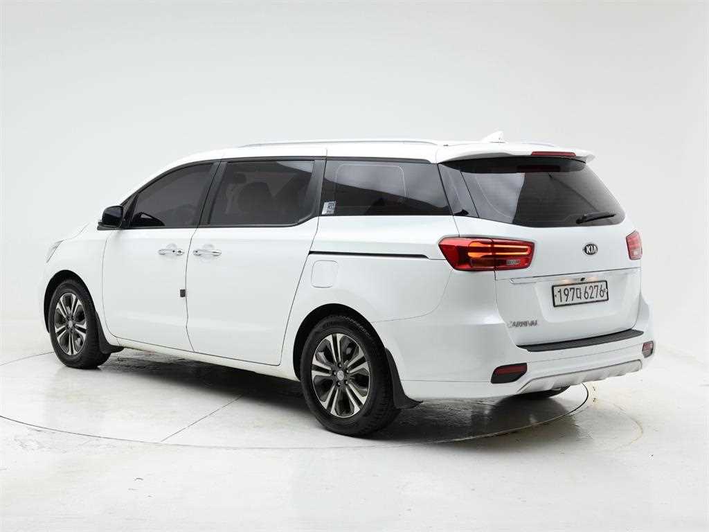 KIA Carnival - Vista 4