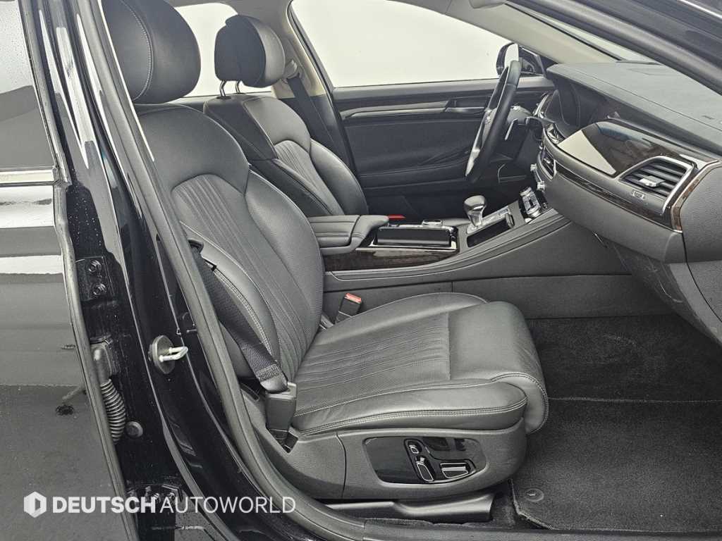 Genesis G90 - Vista 10