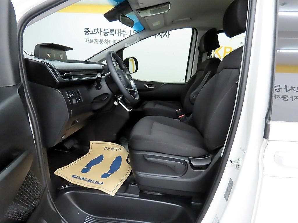 HYUNDAI Staria - Vista 5