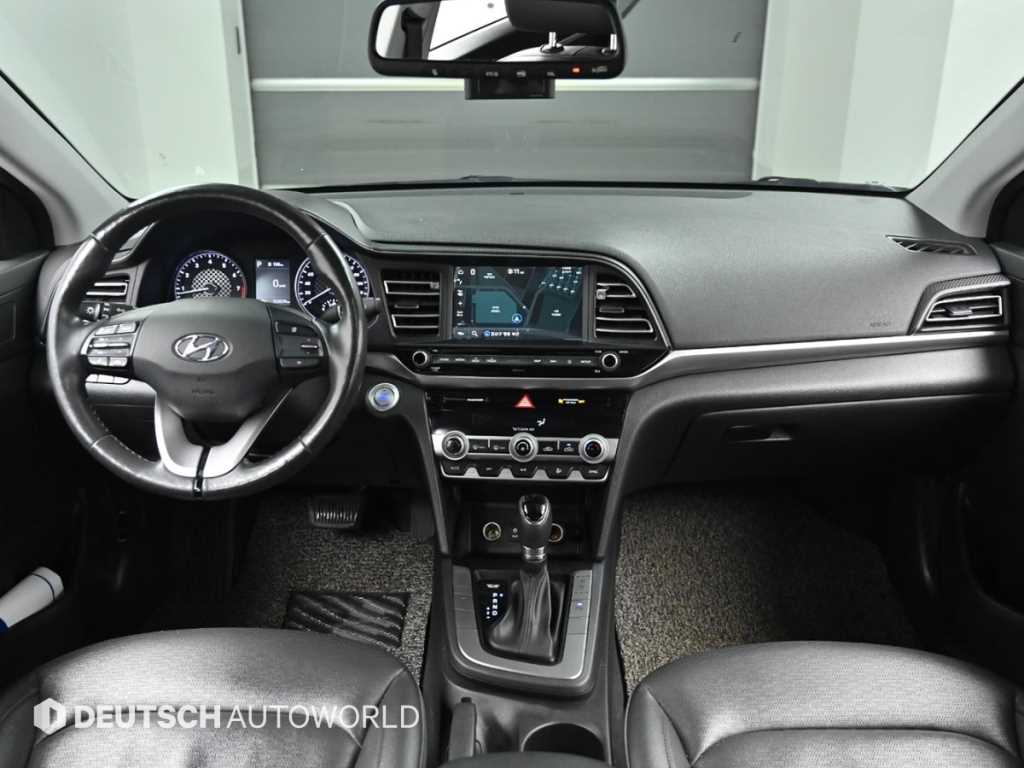 HYUNDAI Avante - Vista 7