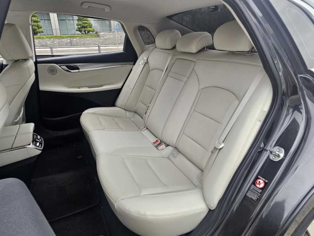 HYUNDAI Grandeur - Vista 7