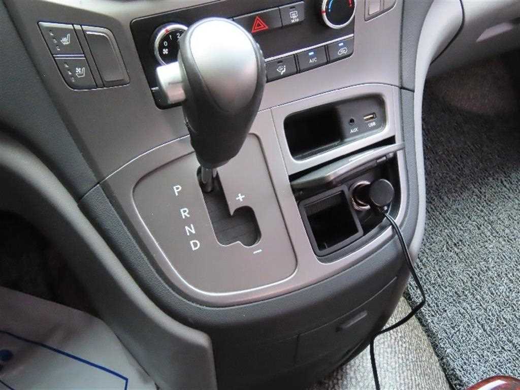 HYUNDAI Starex - Vista 6