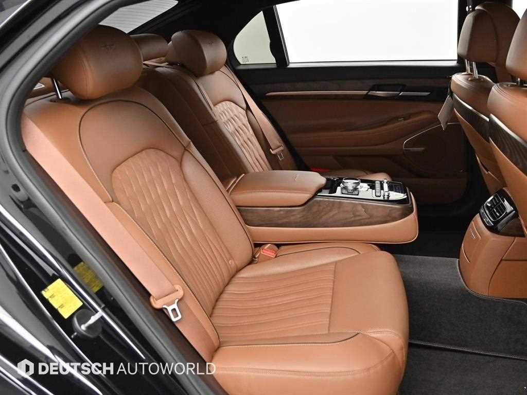 Genesis G90 - Vista 12