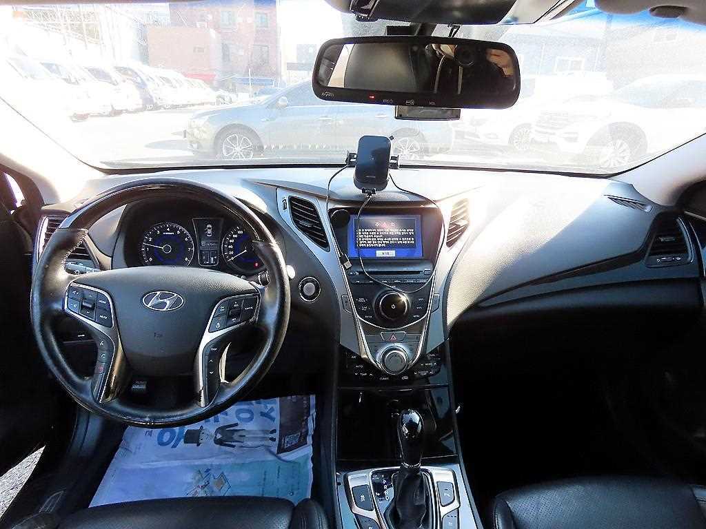 HYUNDAI Grandeur - Vista 9