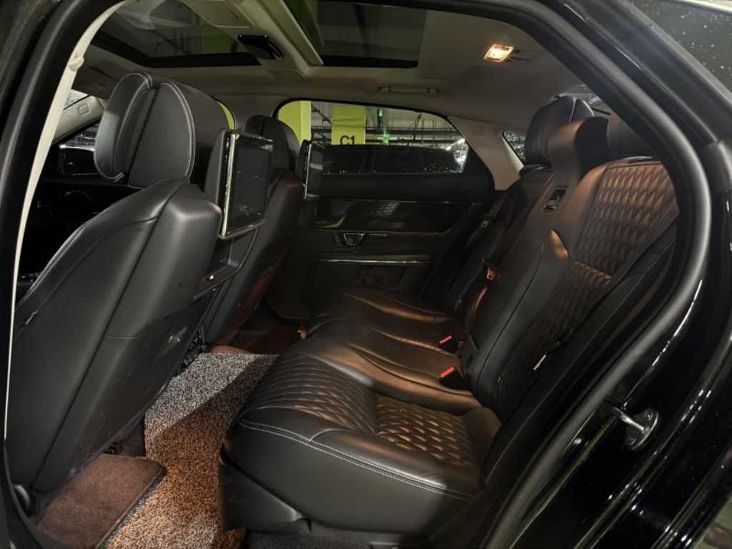 Jaguar XJ - Vista 8