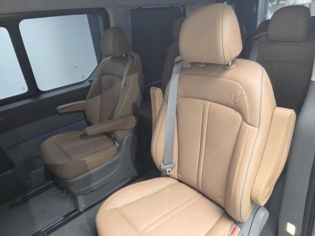 HYUNDAI Staria - Vista 8