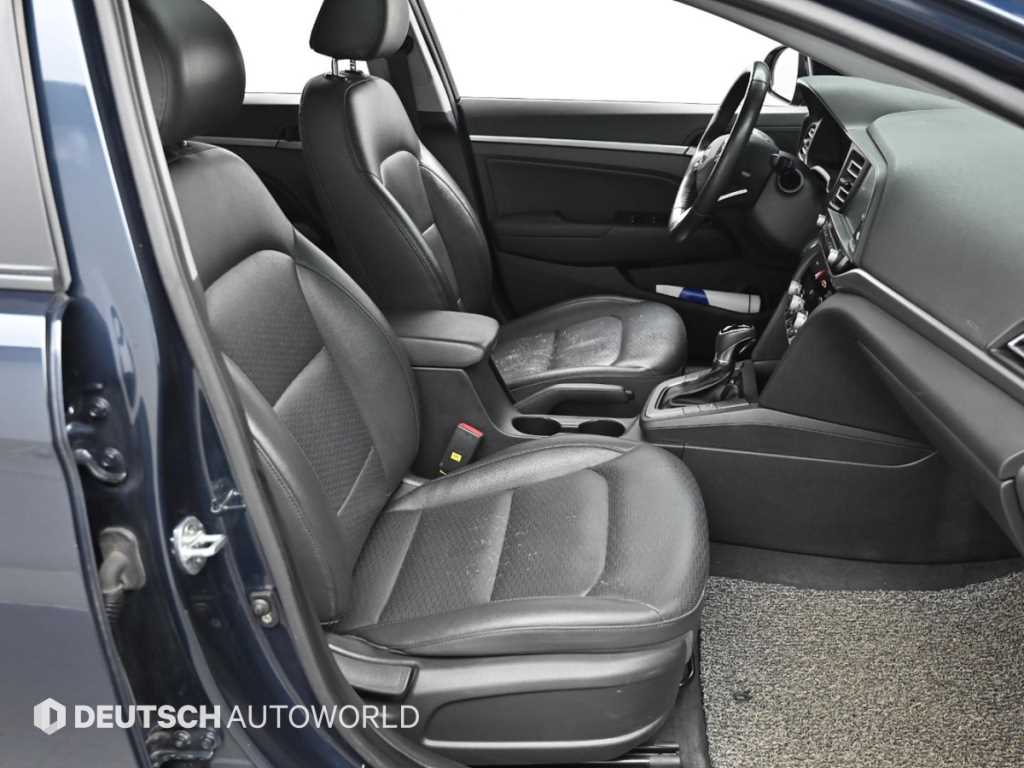 HYUNDAI Avante - Vista 10
