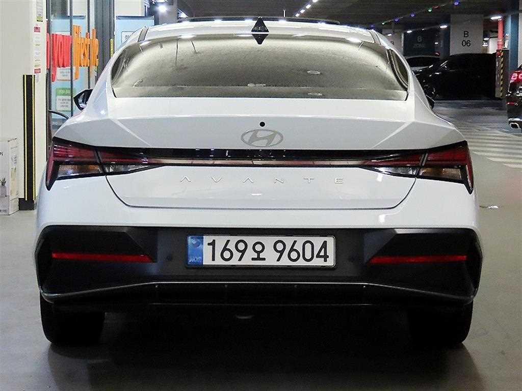 HYUNDAI Avante - Vista 5