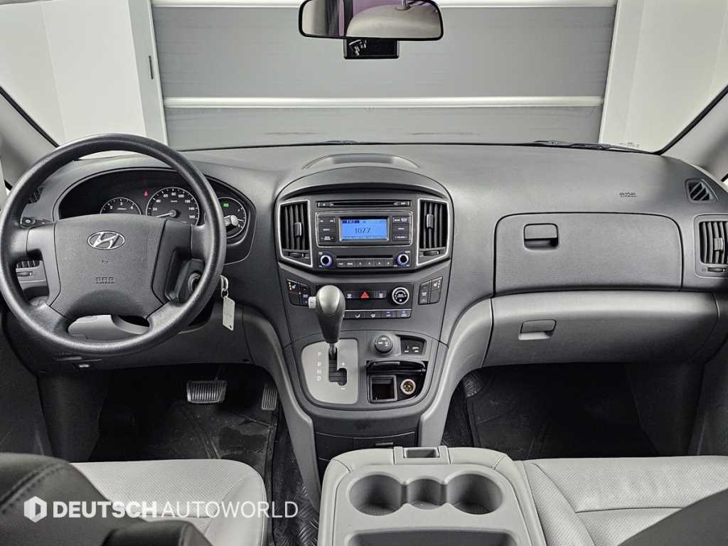HYUNDAI Starex - Vista 7