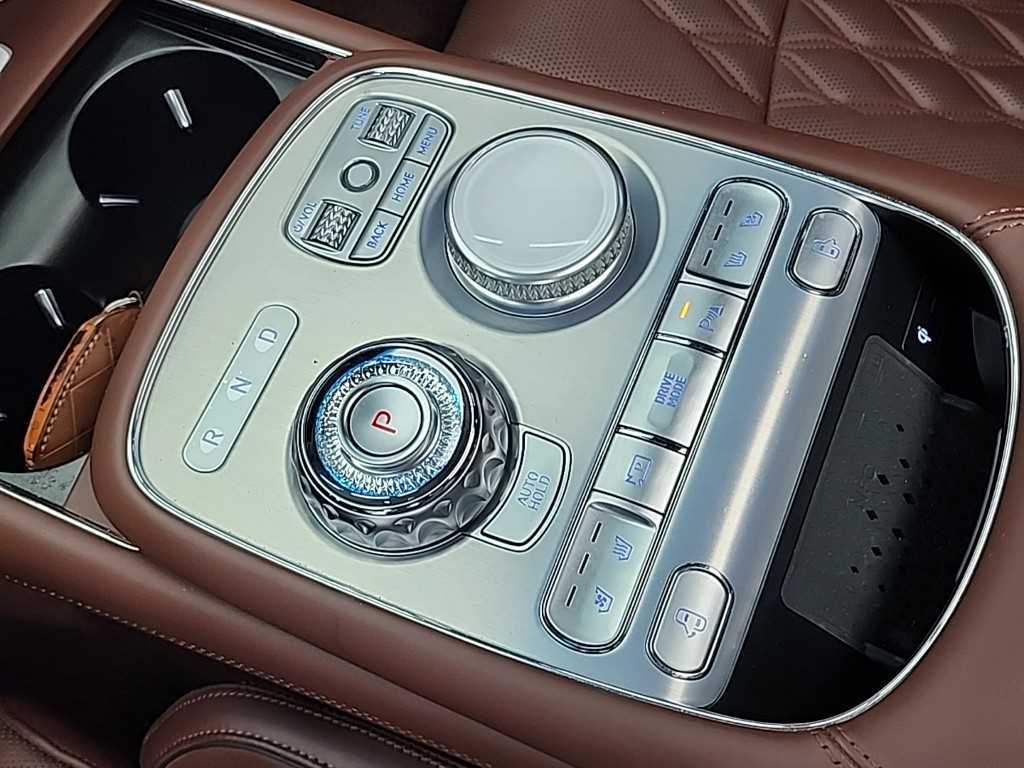 Genesis G90 - Vista 8