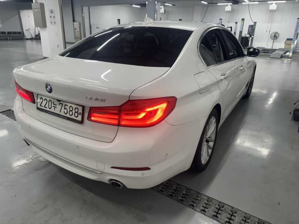 BMW 5 Series - Vista 5
