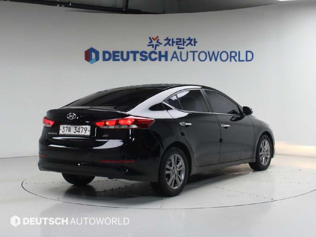 HYUNDAI Avante - Vista 2