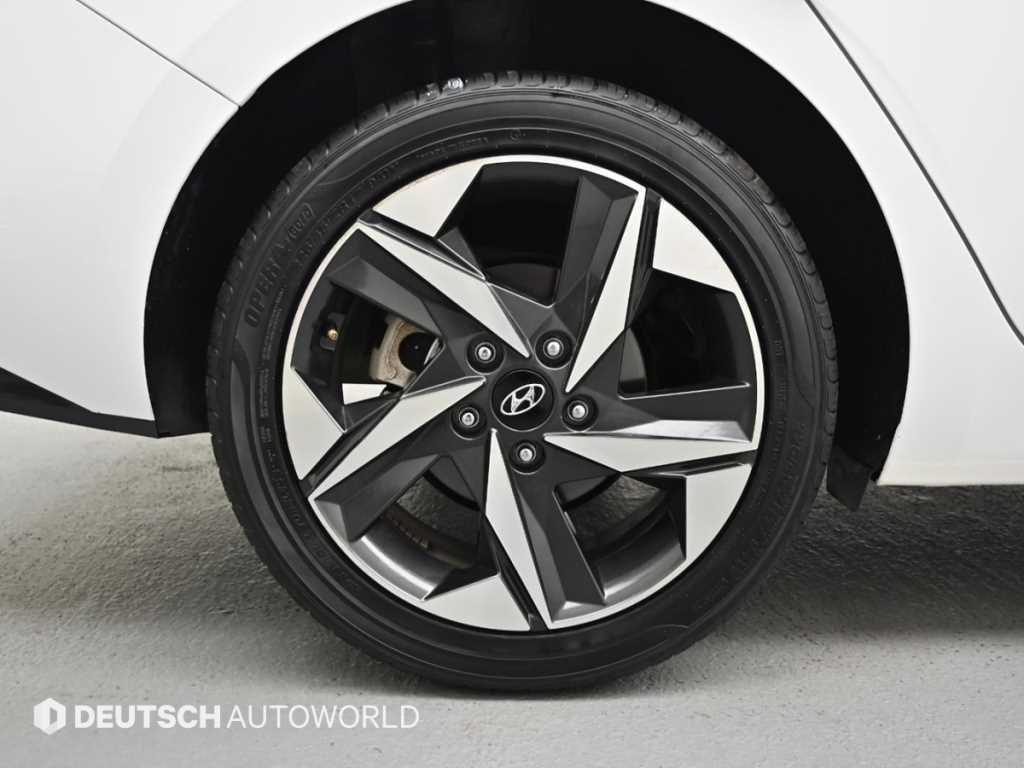 HYUNDAI Avante - Vista 5