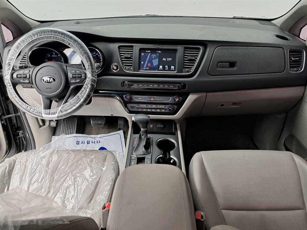 KIA Carnival - Vista 6