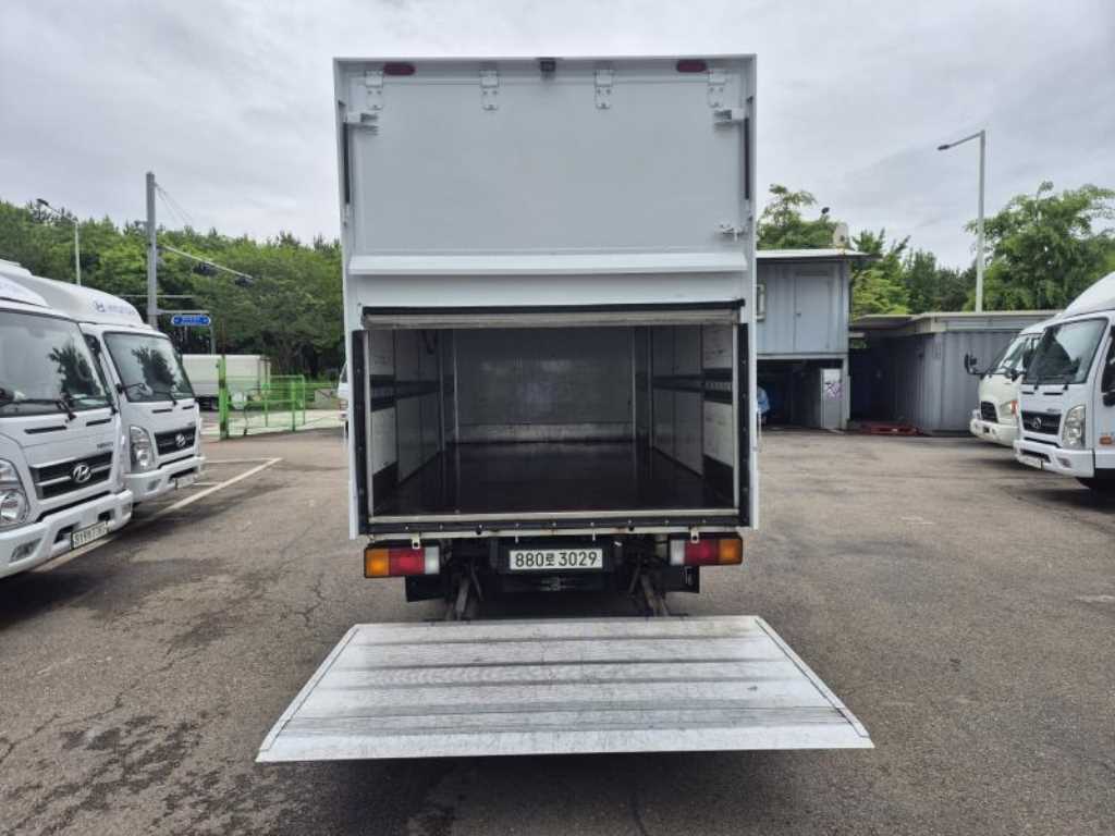 medium and large cargo truck - Vista 7