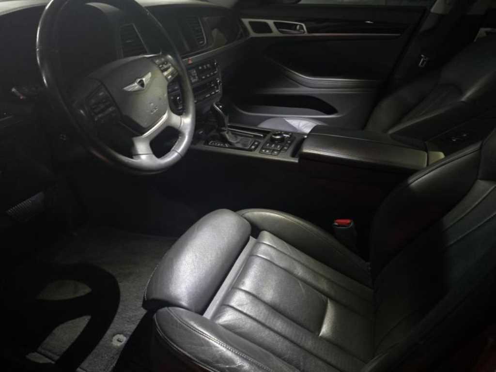 HYUNDAI Genesis - Vista 11