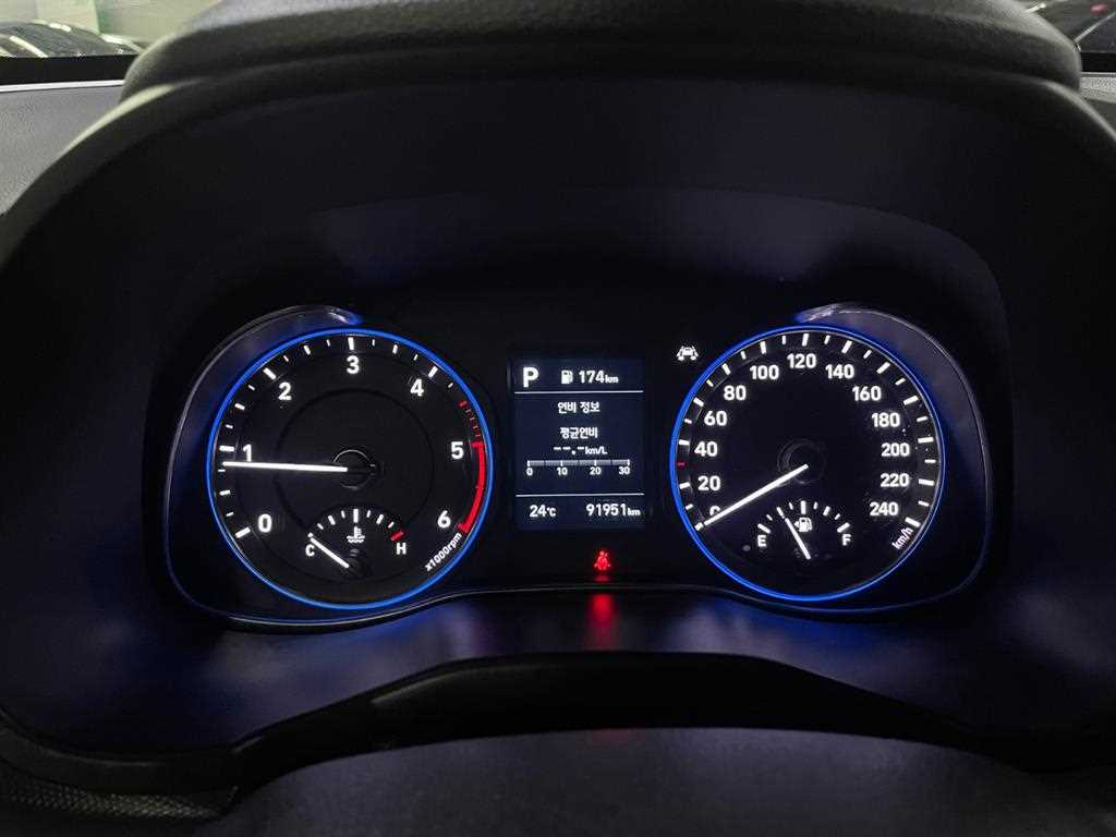 HYUNDAI Kona - Vista 9
