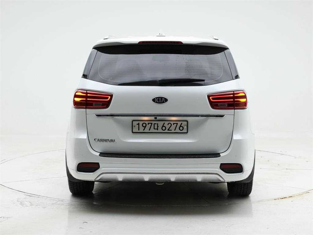 KIA Carnival - Vista 5