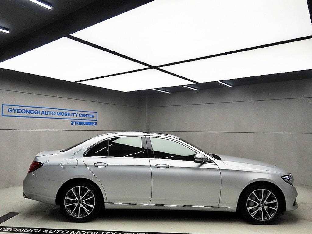 Mercedes Benz E class - Vista 2