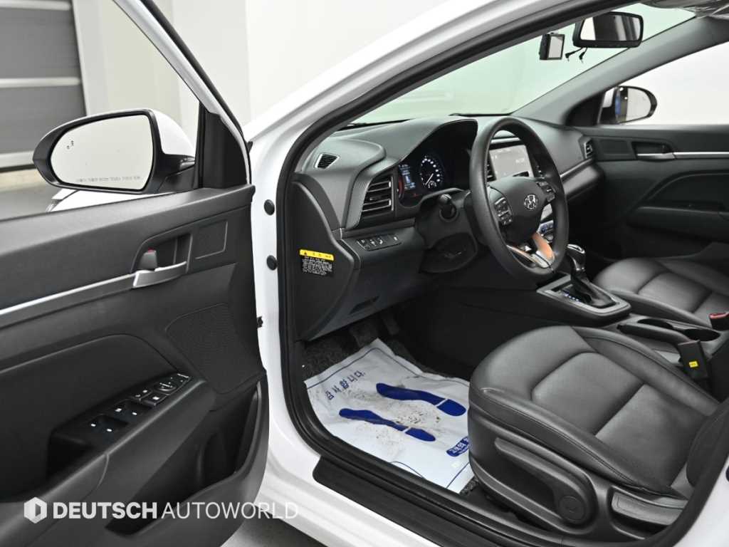 HYUNDAI Avante - Vista 11