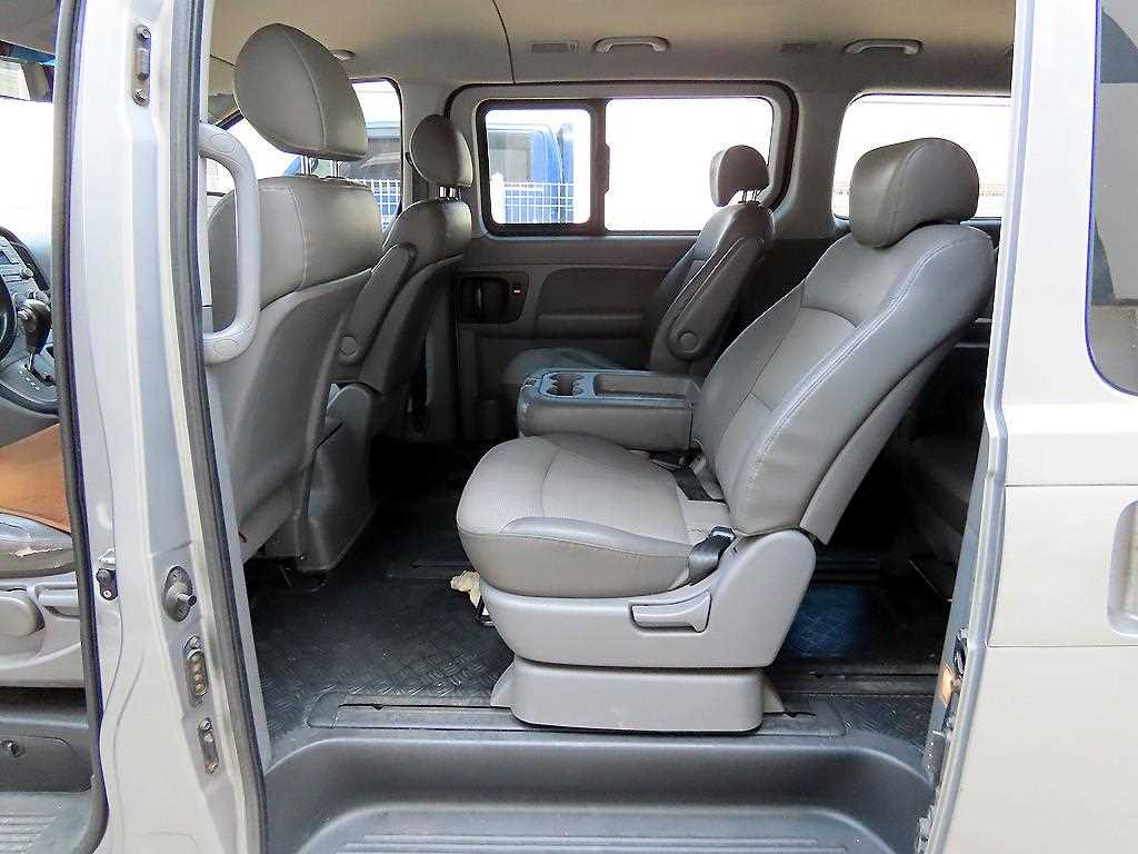 HYUNDAI Starex - Vista 6
