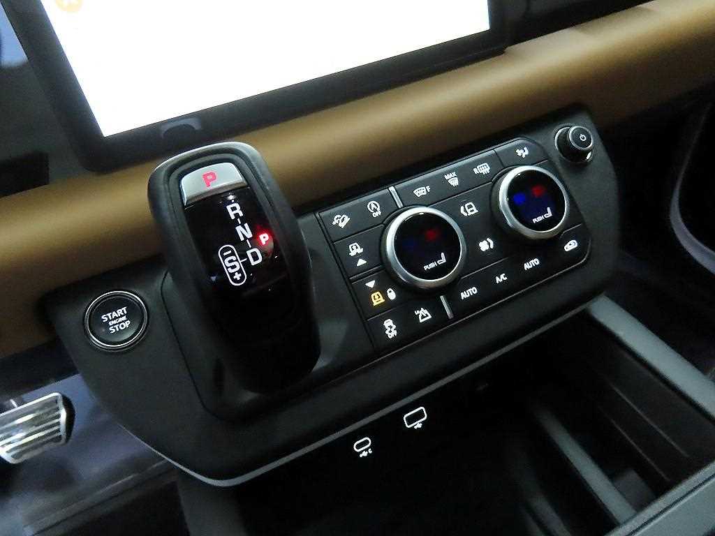 Land Rover Defender - Vista 12