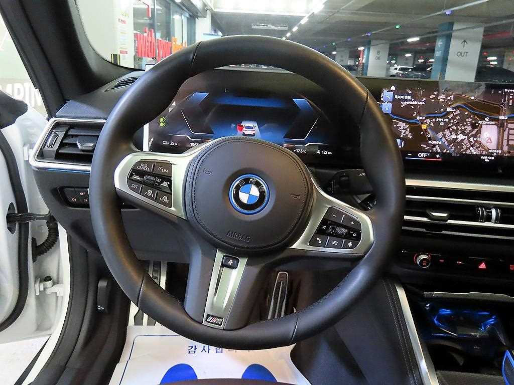 BMW i4 - Vista 8