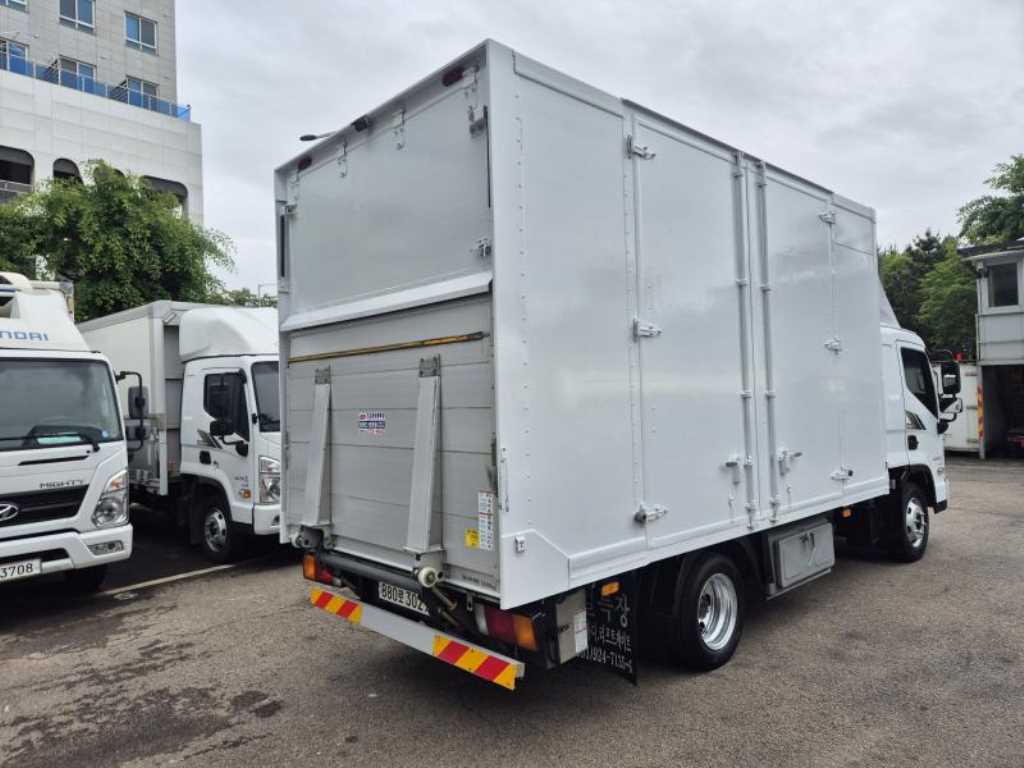medium and large cargo truck - Vista 6