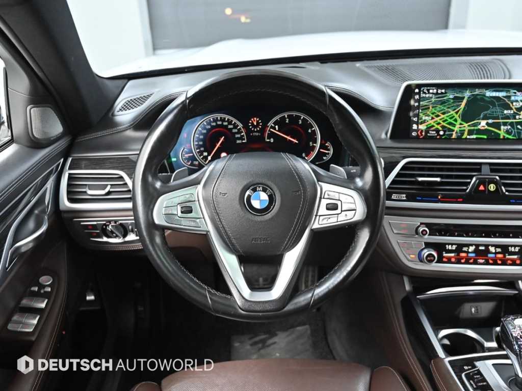 BMW 7 Series - Vista 8