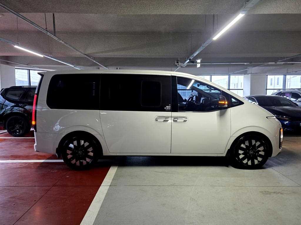 HYUNDAI Staria - Vista 6