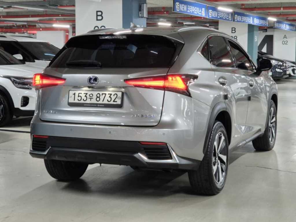 Lexus NX - Vista 3
