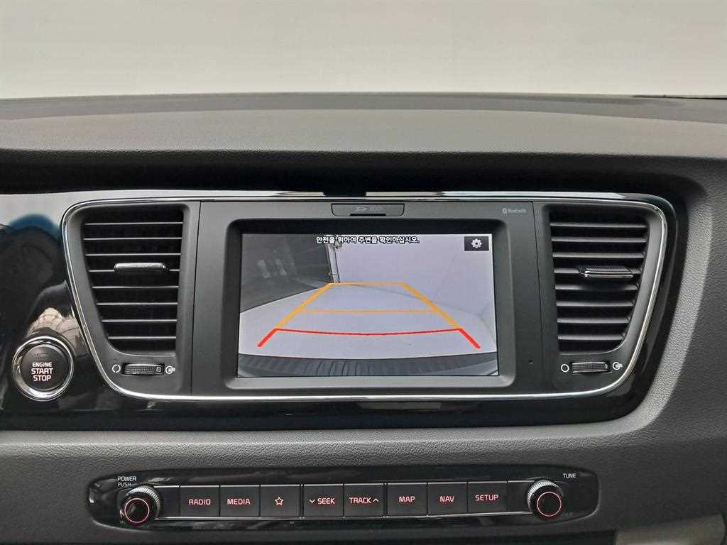 KIA Carnival - Vista 10