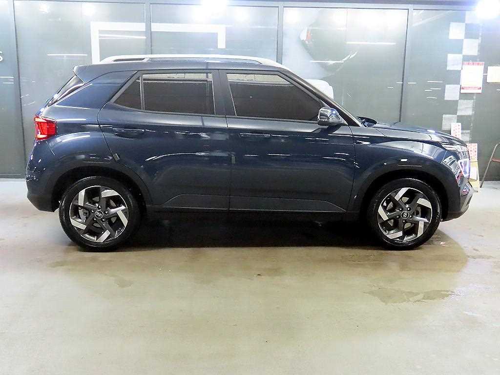 HYUNDAI Venue - Vista 3