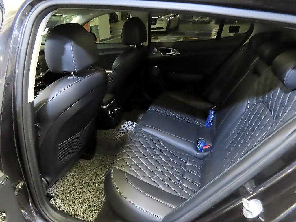 KIA Stinger - Vista 7
