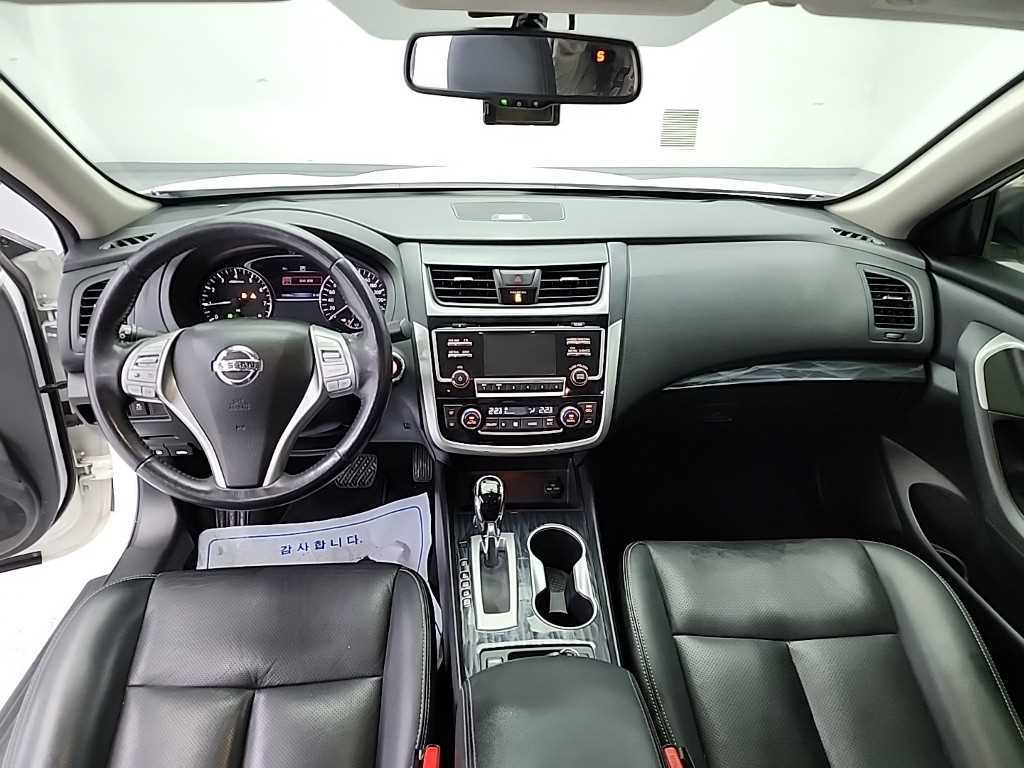 Nissan Altima - Vista 7