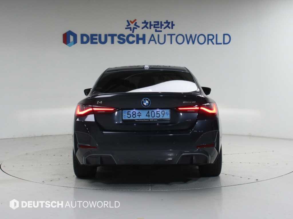 BMW i4 - Vista 4
