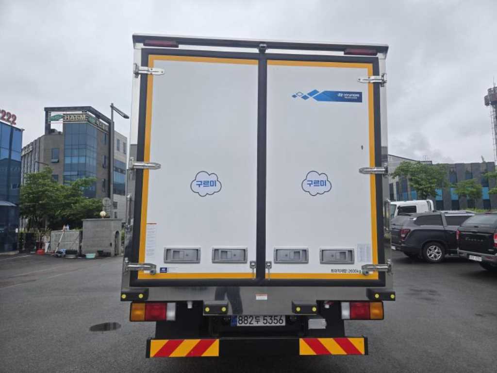 medium and large cargo truck - Vista 4