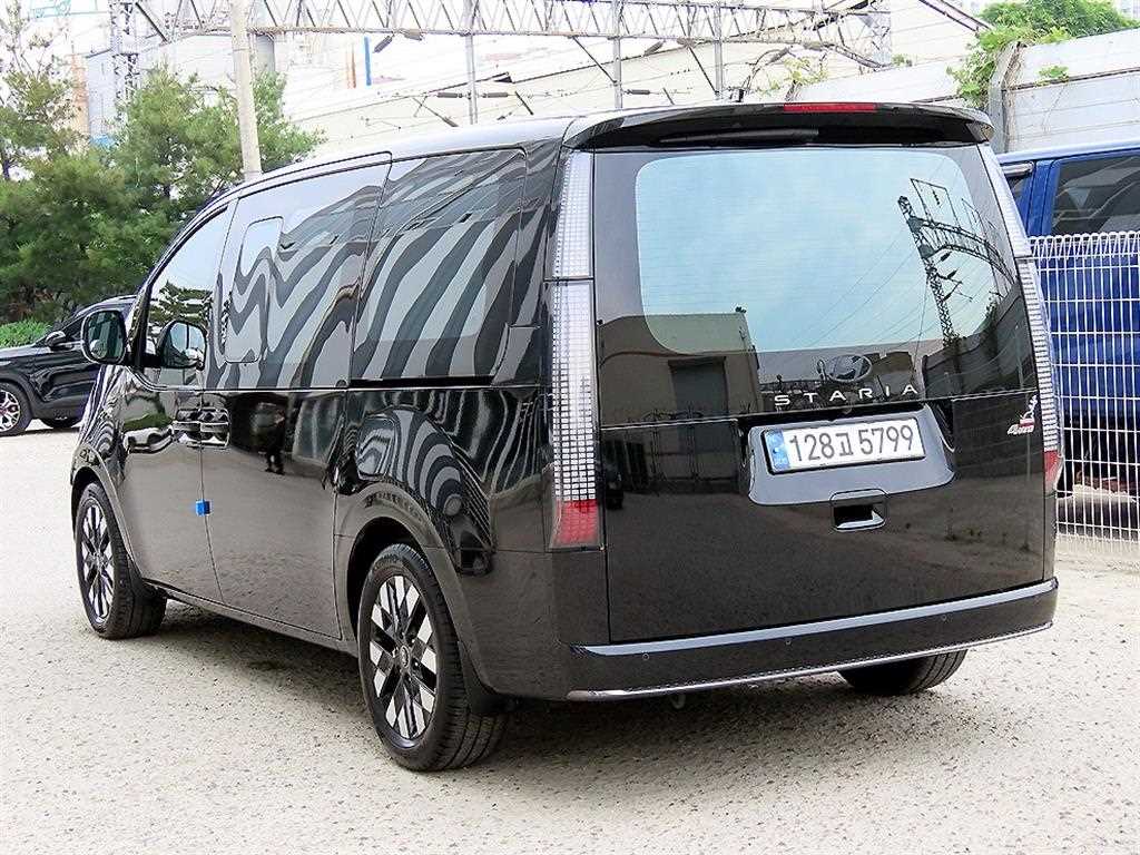HYUNDAI Staria - Vista 3