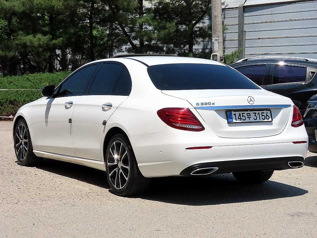 Mercedes Benz E class - Vista 3