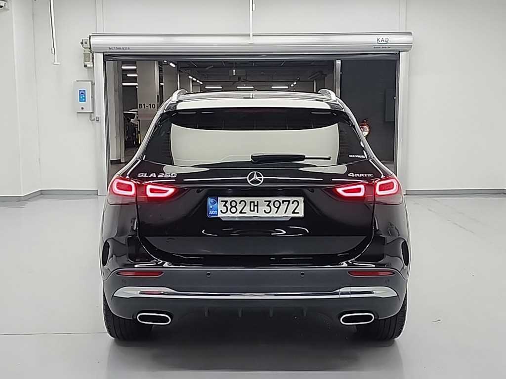 Mercedes Benz GLA Class - Vista 3