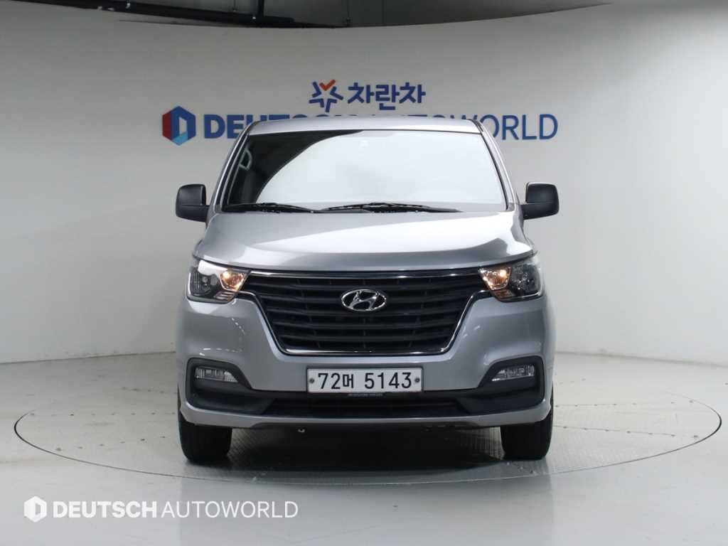 HYUNDAI Starex - Vista 3
