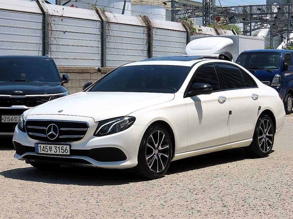 Mercedes Benz E class - Vista 2
