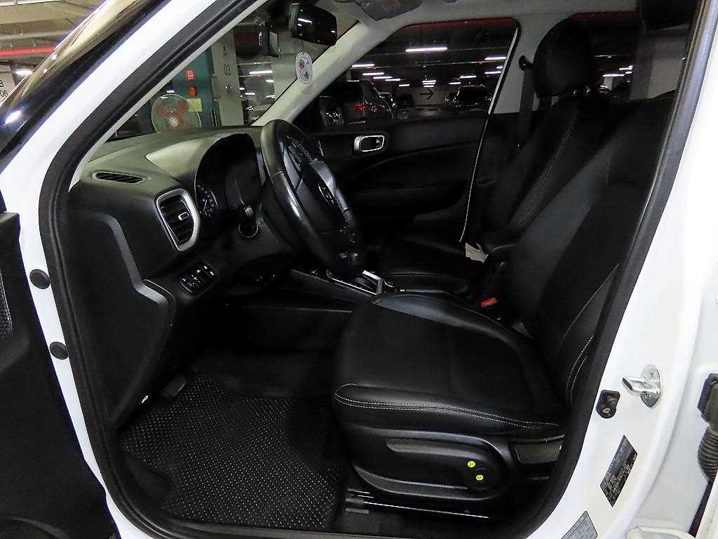 HYUNDAI Venue - Vista 6